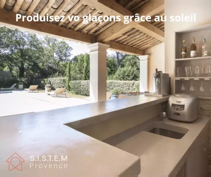 couvrir tous les besoins énergétiques de votre espace piscine avec des panneaux solaires sur votre pool house