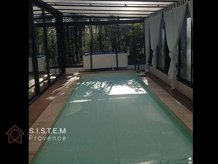 Installation d'un chauffage pour piscine intérieure et déshumidification dans une propriété à Aix en Provence